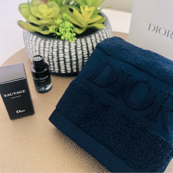 NWT Dior Towel, Skincare, & Sauvage Fragrance Bundle - Picture 13 of 13